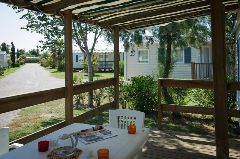 Camping Les Avignon - La Laune Villeneuve-lès-Avignon Buitenkant foto