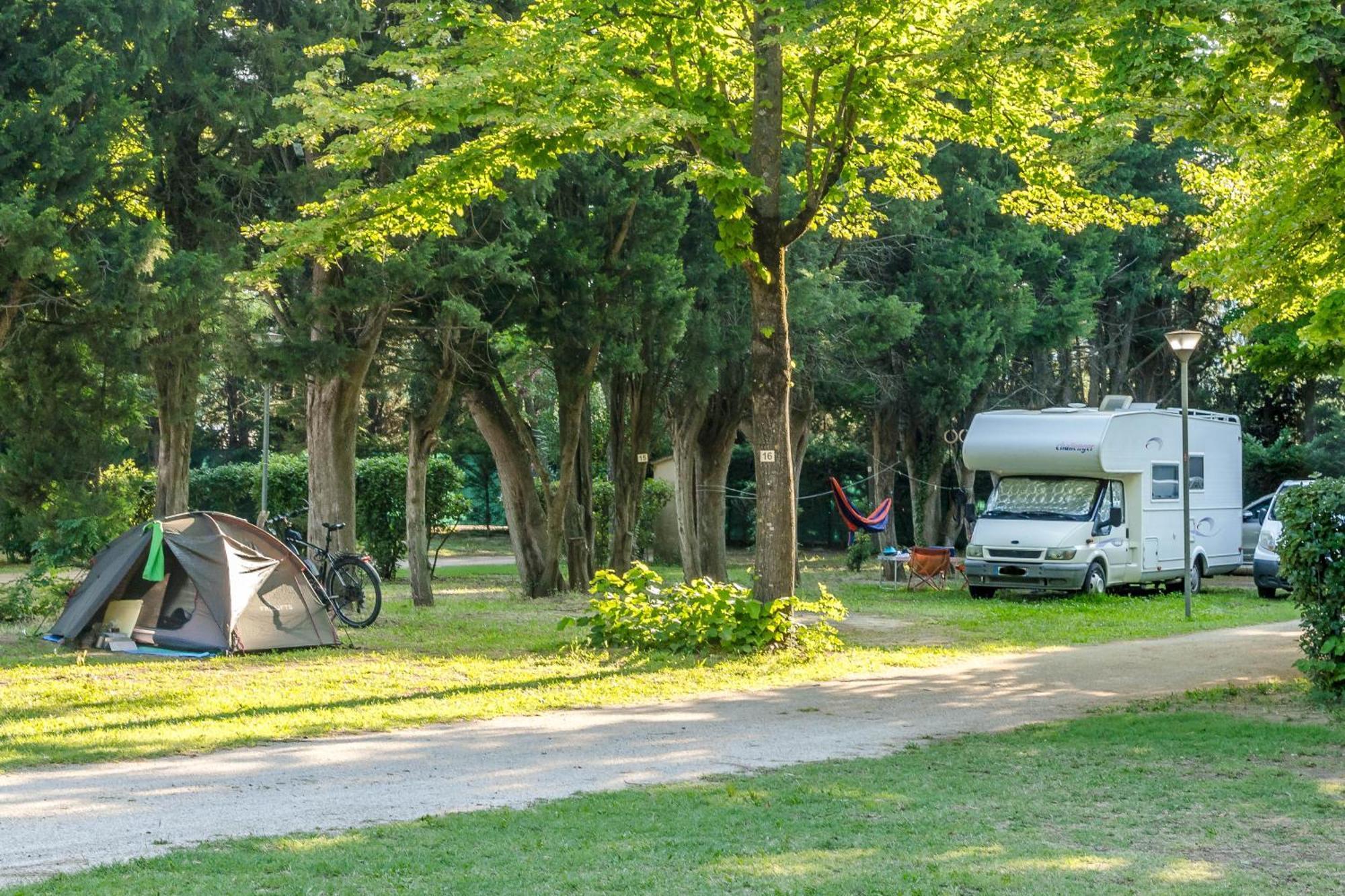 Camping Les Avignon - La Laune Villeneuve-lès-Avignon Buitenkant foto