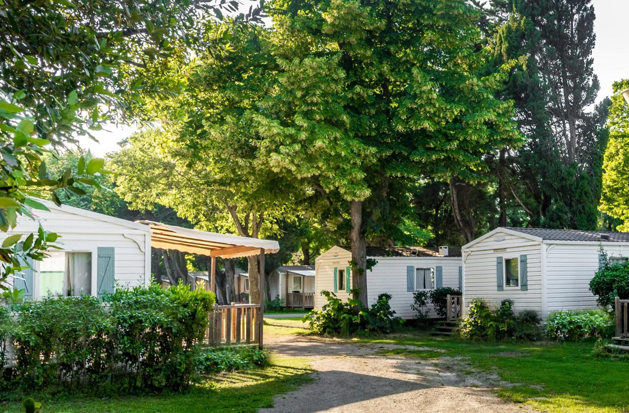 Camping Les Avignon - La Laune Villeneuve-lès-Avignon Buitenkant foto